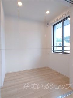 広島市安佐北区三入６丁目のアパートのバルコニー|便利なサンルーム