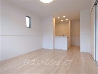 広島市安佐北区三入６丁目のアパートの居間・リビング|人気の対面キッチン