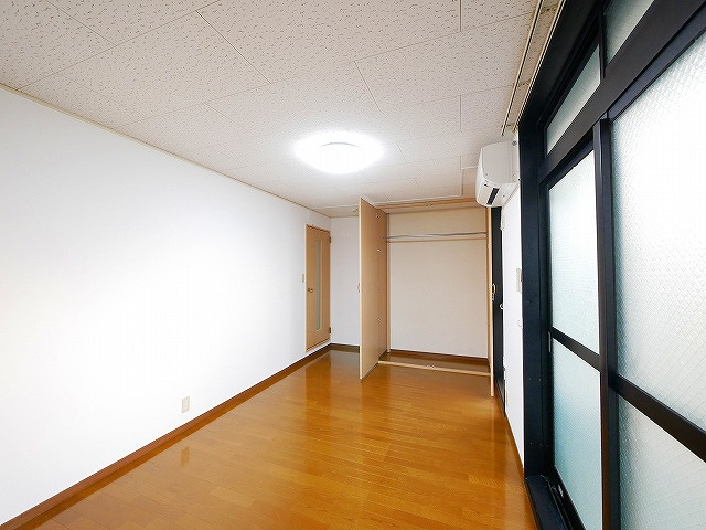 シャルマン南紀寺の洋室|使い勝手のいい洋室です