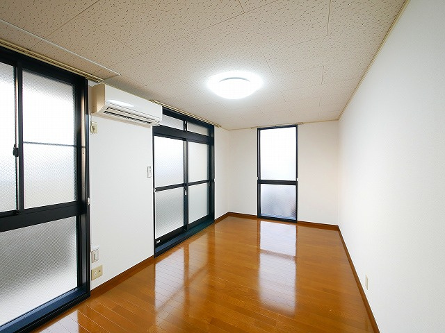 シャルマン南紀寺の居間・リビング|こちらの居間で趣味の時間をお楽しみください