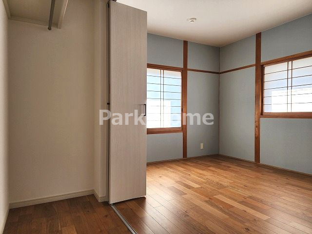 高知市瀬戸西町　中古戸建ての収納|２F：洋室クローゼット