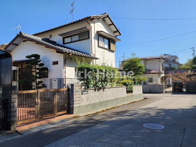 高知市瀬戸西町　中古戸建ての前面道路含む現地写真