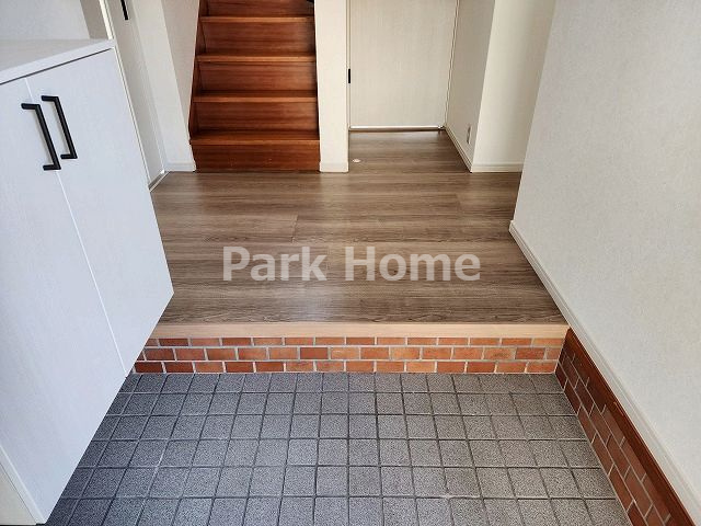 高知市瀬戸西町　中古戸建ての玄関