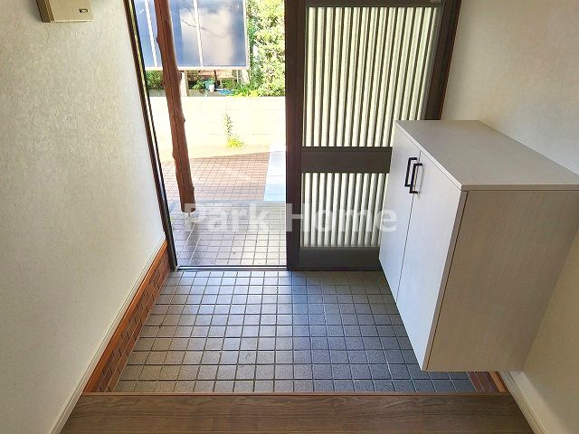 高知市瀬戸西町　中古戸建ての玄関