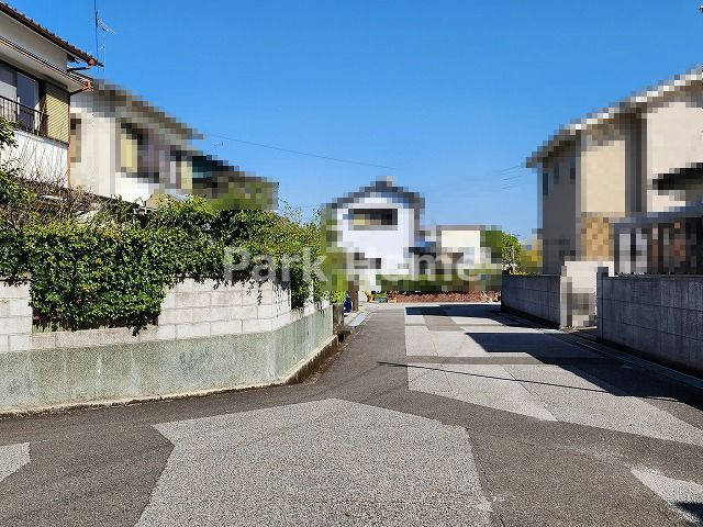 高知市瀬戸西町　中古戸建ての前面道路含む現地写真