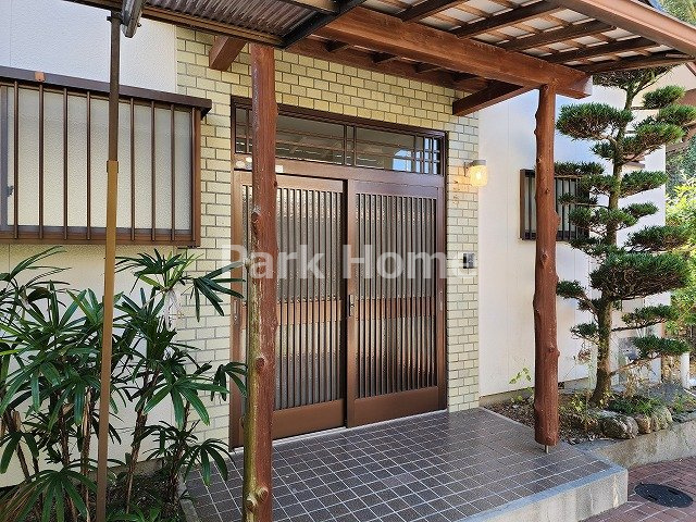 高知市瀬戸西町　中古戸建ての玄関