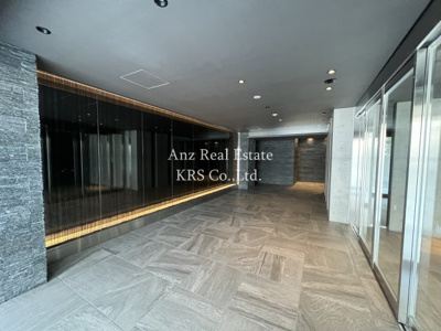 【ロビー】 | スワンズシティ中之島クロス | 広々空間のロビー