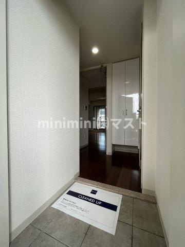 レジディア心斎橋ウエストの玄関