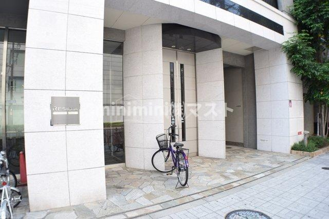 レジディア心斎橋ウエストのエントランス