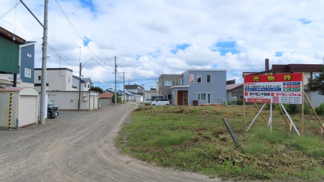 北見市東相内町１７番４４、１７番３８　売地の前面道路含む現地写真