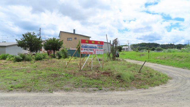 北見市東相内町１７番４４、１７番３８　売地の前面道路含む現地写真