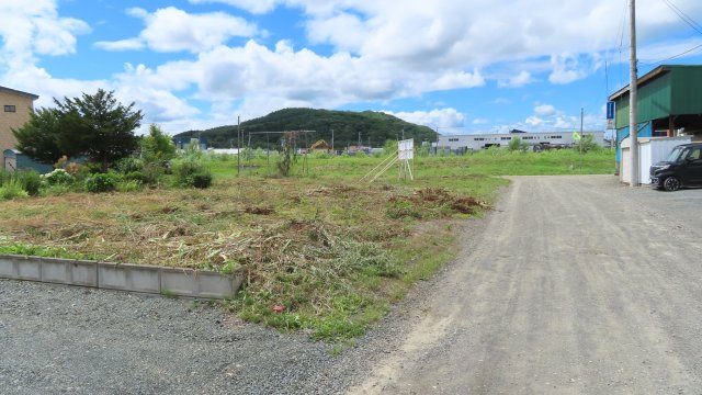 北見市東相内町１７番４４、１７番３８　売地の前面道路含む現地写真