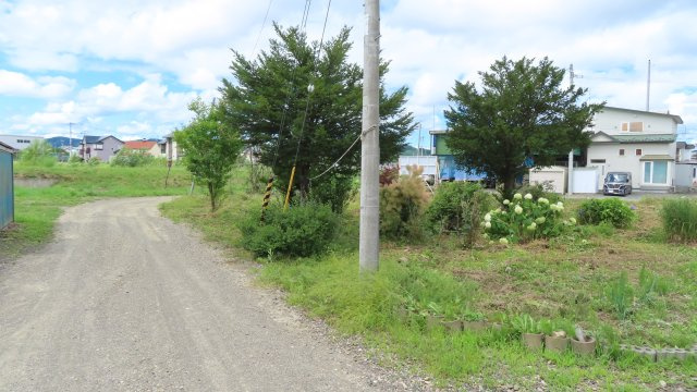 北見市東相内町１７番４４、１７番３８　売地の前面道路含む現地写真