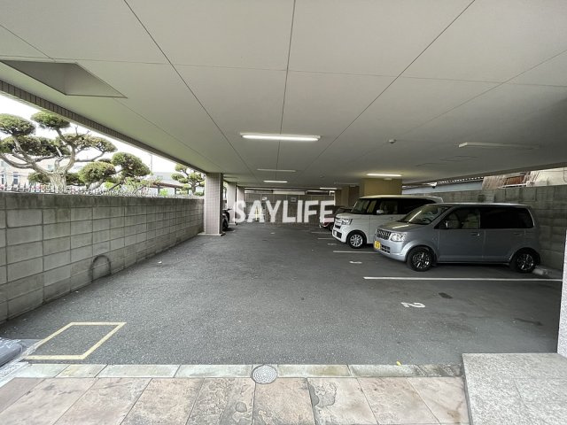 カーサセレノⅡの駐車場