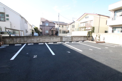 ★敷地内駐車場★（空き状況・使用料等詳細はご確認下さい）