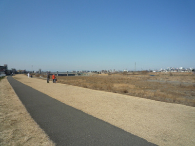 多摩川河川敷まで210ｍ