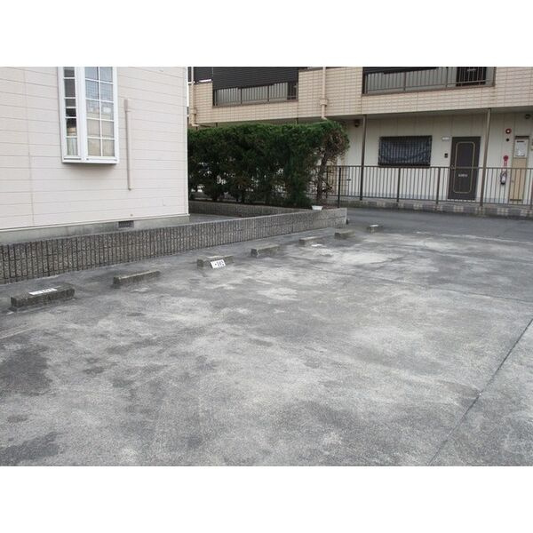 メゾン華Ⅱの駐車場