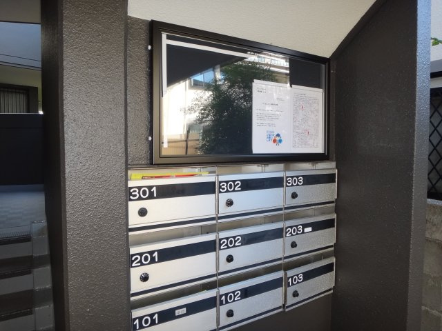 ラフィーネ出水のその他共用部分|落ち着いたエントランス集合ポストです