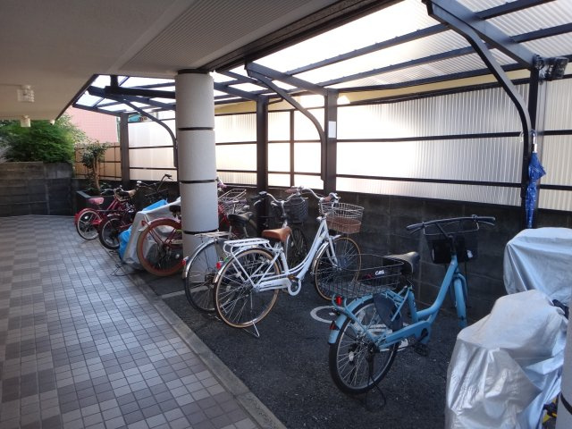 ラフィーネ出水のその他共用部分|駐輪場です