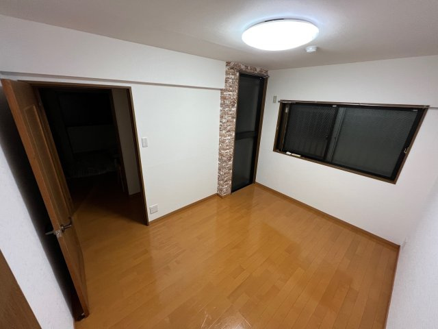 ラフィーネ出水の洋室