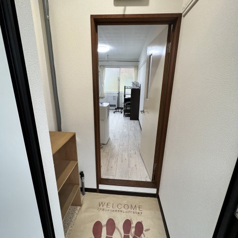 ハイツメモリーＢの玄関