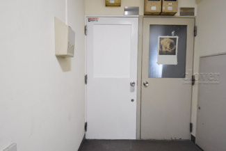 【その他共用部分】 | 皆様をお迎えする、お部屋の玄関ドア。開けやすさや開放角度、ドアノブの操作しやすさや鍵の形状などを、現地で一度ご確認ください。～即日のご見学可能～　お問合せはお気軽にどうぞ。