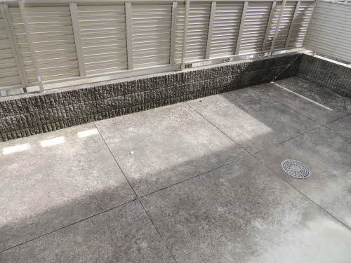 熊本市東区下江津４丁目のアパートのバルコニー