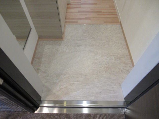 シャーメゾン坂田町の玄関