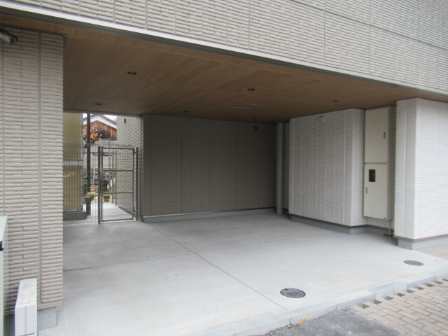 シャーメゾン坂田町の駐車場