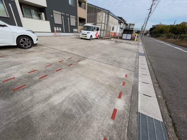 プラシードの駐車場