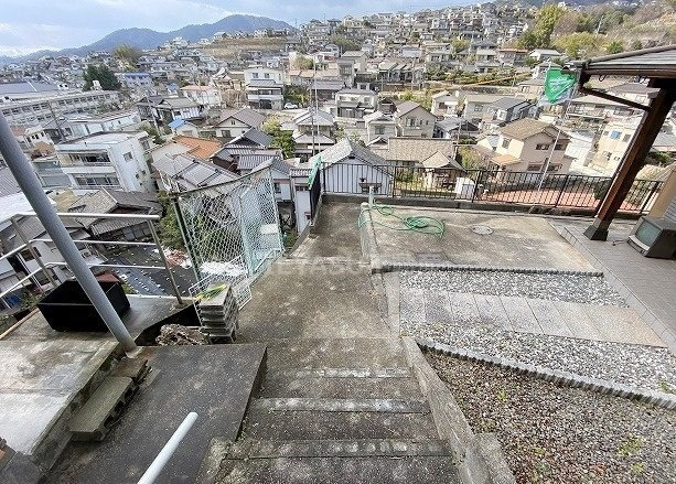 呉市伏原３丁目の一戸建てのバルコニー|暖かな日差しのふりそそぐバルコニー