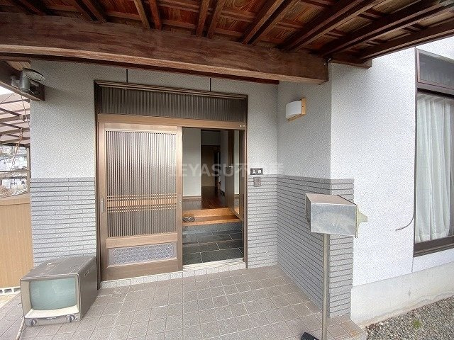 呉市伏原３丁目の一戸建てのエントランス|ゆとりのあるエントランスです