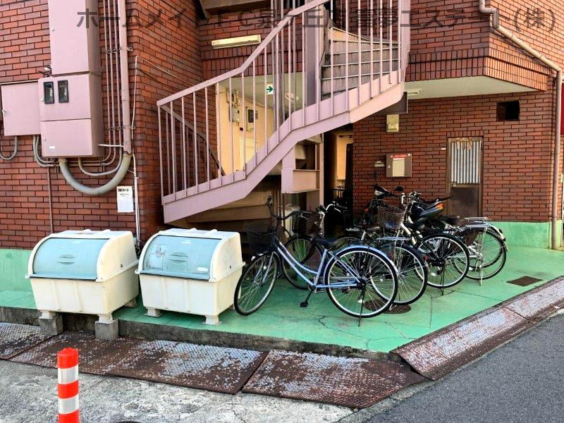川辺ビルのエントランス