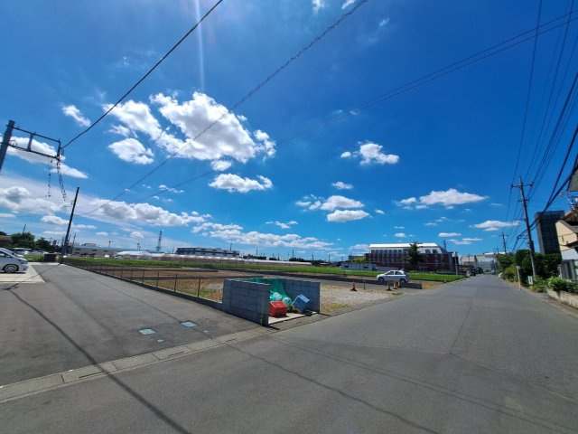 越谷市七左町4丁目売地3期の前面道路含む現地写真