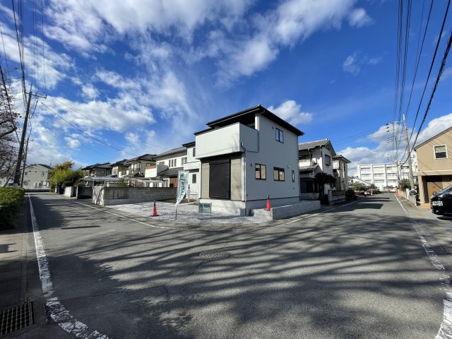 新築　高崎市高関町4期　1号棟の前面道路含む現地写真|現地写真　南側接道幅員約5.3ｍ　東側接道幅員約5.9ｍ