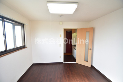 【居間・リビング】 | トーエー高井田ビル