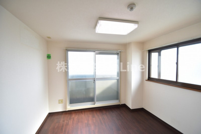 【居間・リビング】 | トーエー高井田ビル