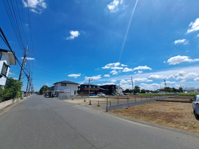 越谷市七左町4丁目売地3期の前面道路含む現地写真