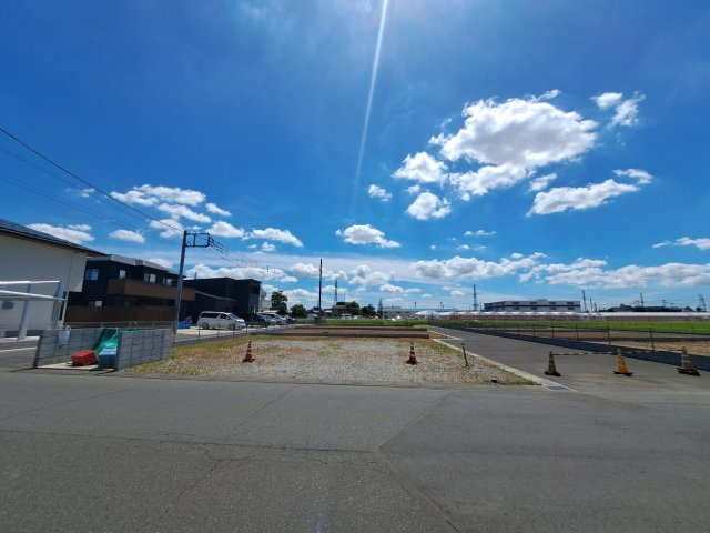越谷市七左町4丁目売地3期の前面道路含む現地写真