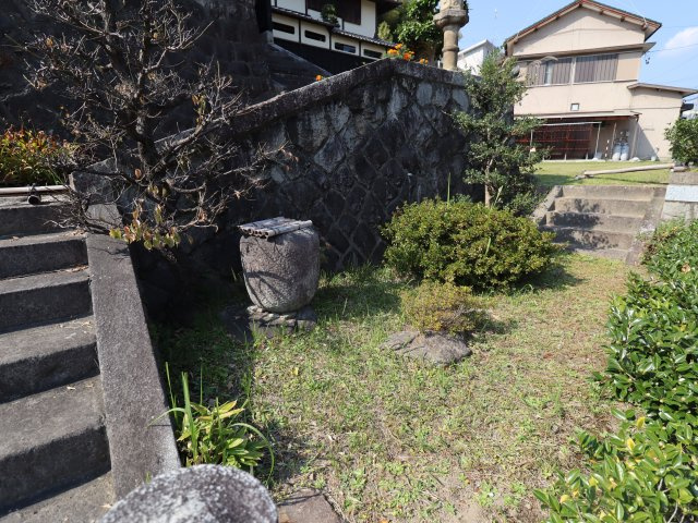 岡崎市梅園町字山添戸建の庭