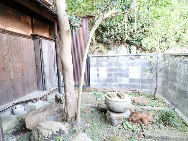 岡崎市梅園町字山添戸建の庭