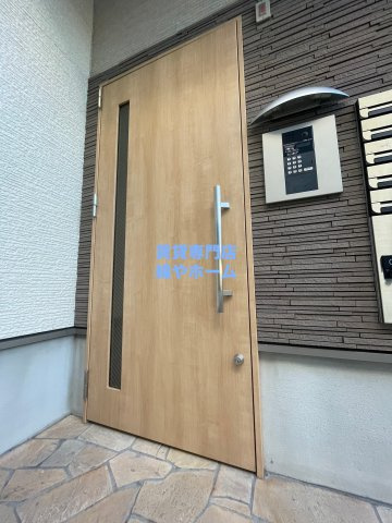 フジパレス遠里小野Ⅴ番館のエントランス|落ち着いたエントランスです