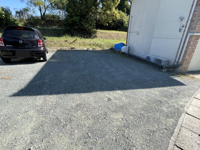 MRハイツの駐車場