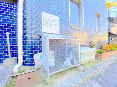 【その他共用部分】 | 三保マンション | 敷地内にゴミ置き場があるので、ゴミ出しも楽です♪