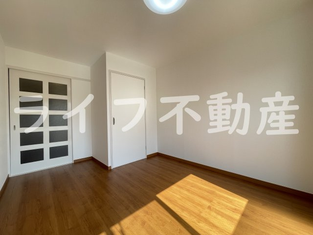 大宝菱屋西ロイヤルハイツの居間・リビング|おしゃれな居間です