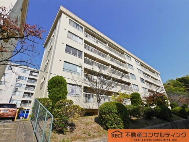 山御影マンションC棟の駐車場