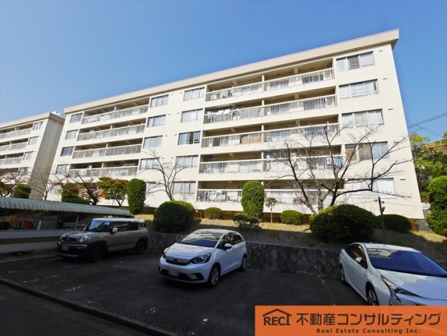 山御影マンションC棟の駐車場