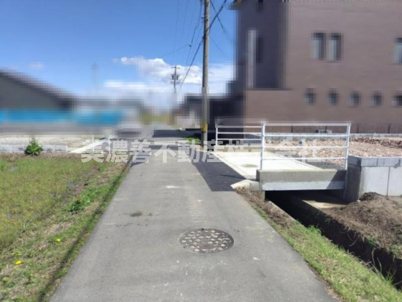 ６１０８３　岐阜市西河渡２丁目土地の前面道路含む現地写真