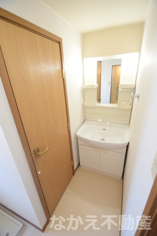 【洗面所】 | 脱衣スペースもあります