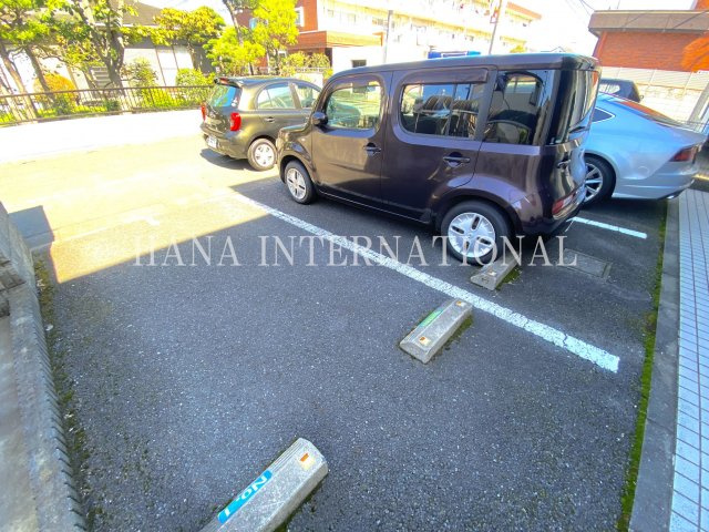 レオパレス第２大泉の駐車場